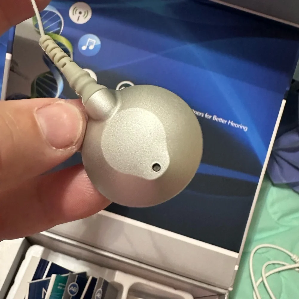Advanced bionics cochlear Naída CI Sound Processor - Silver Q90